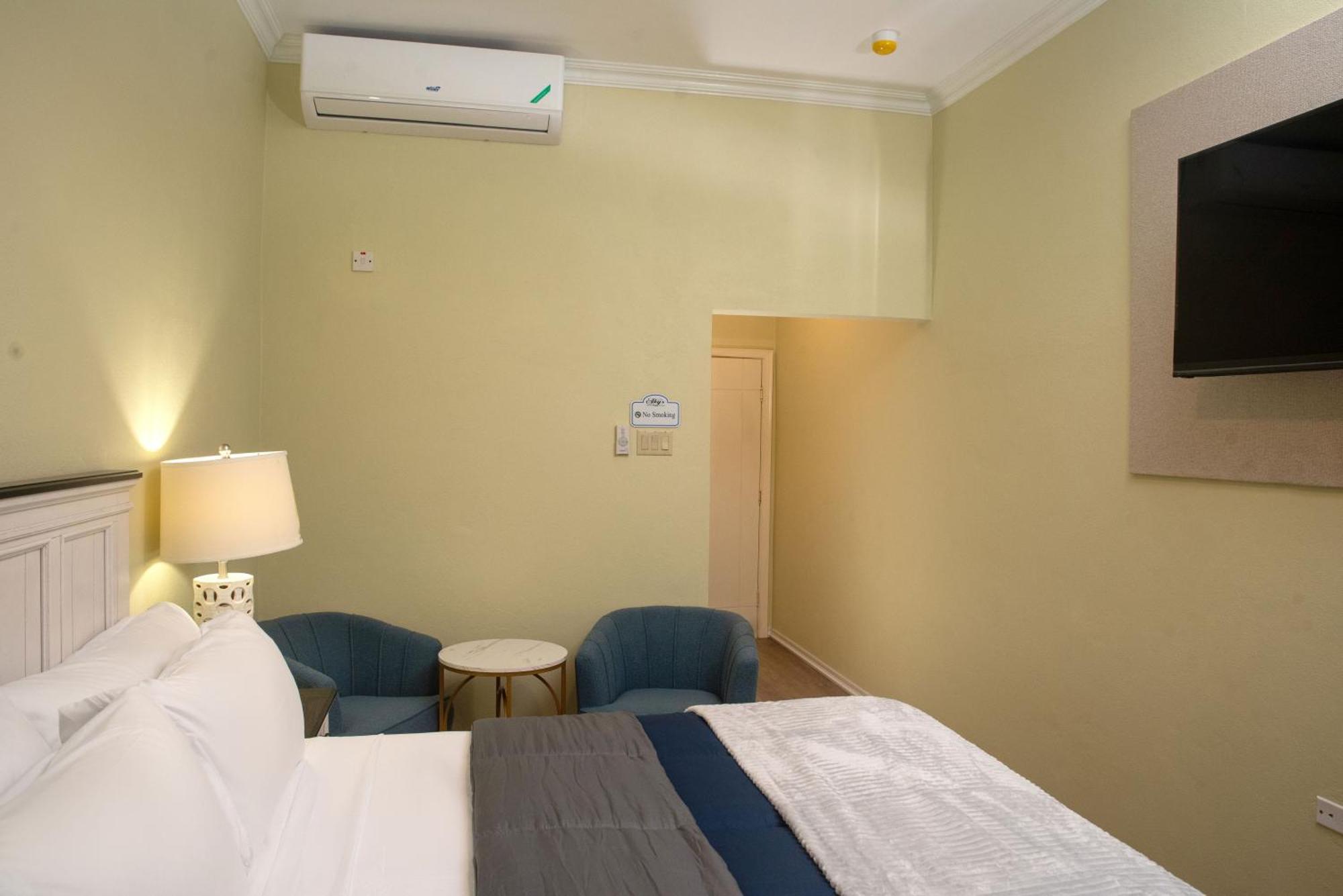 Sky'S Villa Resort Buff Bay Exterior photo
